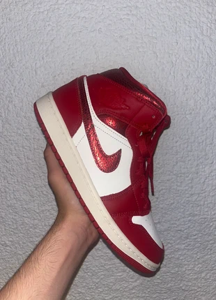 Size 40.5 W Jordan 1 Mid Red/White, marque: Jordan, état: Neuf sans étiquette, taille: 40.5, 49,90 €, 53,10 € Protection acheteurs incluse