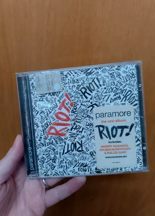 CD Paramore Riot!, état: Satisfaisant, 5,00 €, 5,95 € Protection acheteurs incluse