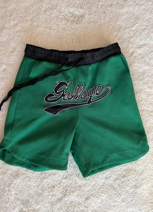 Short vert taille s unisexes, état: Très bon état, taille: S, 7,00 €, 8,05 € Protection acheteurs incluse