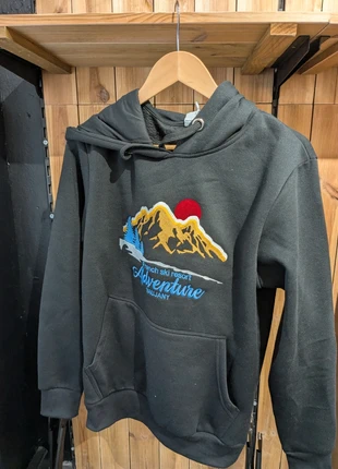 Sweat à capuche neuf montagne adventure, marque: GRAVITY, état: Neuf avec étiquette, taille: L, 14,00 €, 15,40 € Protection acheteurs (Pro) incluse