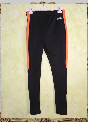 Pantalón deportivo con cremalleras en los tobillos muy cómodo talla 12 años real 🪁, merk: Décimas, staat: Goed, maat: 12 jaar / 152 cm, € 3,00, € 3,85 inclusief Kopersbescherming