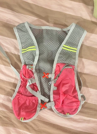 Hardloop vestje, merk: OUTDOOR, staat: Heel goed, € 12,00, € 13,30 inclusief Kopersbescherming