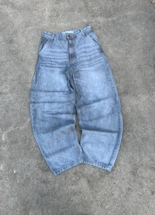 Jean skater gris effet délavé coupe large skater en très bon état taille EUR34, marke: Bershka, zustand: Sehr gut, größe: W25 | DE 40, 19,90 €, 21,60 € inklusive Vinted-Käuferschutz