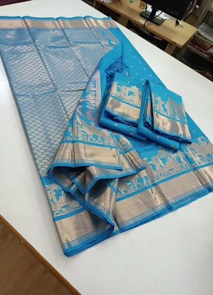 Pattu blue saree, brand: saree, condizioni: Nuovo con cartellino, taglia: Altro, €70.00, €74.20 include la Protezione acquisti