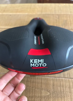 Selle de vélo / VTT KemiMoto – Neuve + outils de montage 🖤, marque: kemimoto, état: Neuf avec étiquette, 18,00 €, 19,60 € Protection acheteurs incluse