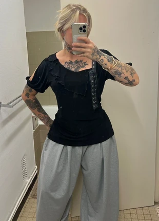 Top asymétrique, brand: Top Vintage, condizioni: Ottime, taglia: M / IT 42 / EU 38, €10.00, €11.20 include la Protezione acquisti