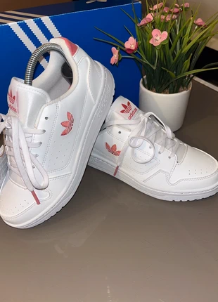 Chaussure adidas neuf, marca: adidas, estado: Muito bom, tamanho: 36, €35.00, €37.45 inclui Proteção do Comprador