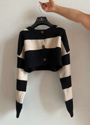 Maglioncino corto a righe bianco e nero morbido e caldo, marke: Made In Italy, zustand: Gut, größe: Einheitsgröße, 5,00 €, 5,95 € inklusive Vinted-Käuferschutz