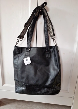 Nieuw! Zwarte schoudertas, merk: True Spirit, staat: Nieuw met prijskaartje, € 5,00, € 5,95 inclusief Kopersbescherming