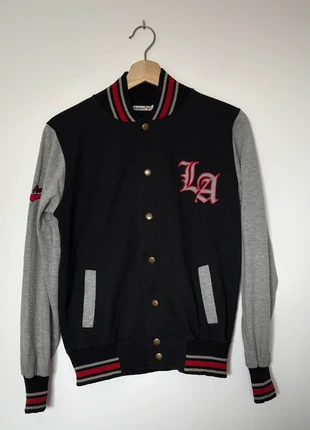 Chaqueta estilo universitaria (bomber) - T. Única, marca: Local, estado: Muito bom, tamanho: Tamanho único, €12.00, €13.30 inclui Proteção do Comprador