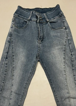 jeans zampa di elefante, marque: Preloved, état: Très bon état, taille: XXS / 32 / 4, 5,00 €, 5,95 € Protection acheteurs incluse