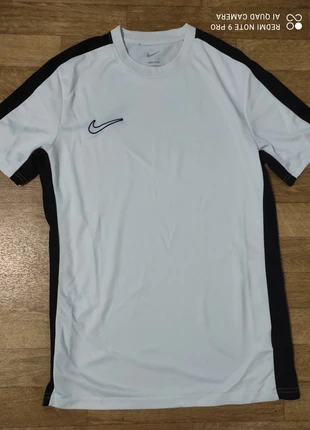 t-shirt nike blanc, marke: Nike, zustand: Neu, größe: M, 15,00 €, 16,45 € inklusive Vinted-Käuferschutz