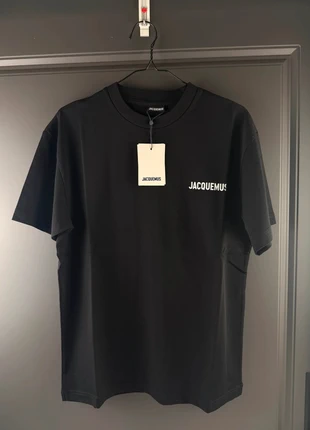 Jacquemus T-Shirt S Black, merk: Jacquemus, staat: Nieuw met prijskaartje, maat: S, € 110,00, € 116,20 inclusief Kopersbescherming Pro