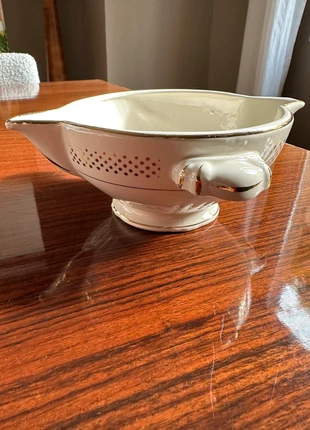 Ancienne saucière en faïence Moulin des Loups – France – décor blanc et doré, marca: Moulin des Loups, estado: Muy bueno, 12,00 €, 13,30 € Protección al comprador incluida