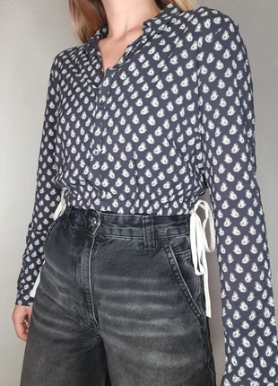 Chemise upcyclée fait main avec nœud – taille 34, marke: Creatrice, zustand: Sehr gut, größe: XS / 34 / 6, 24,00 €, 25,90 € inklusive Vinted-Käuferschutz