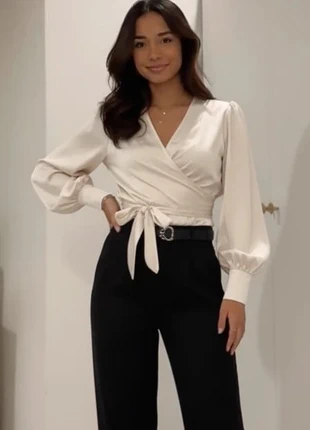 Top cache-cœur satiné crème à manches longues bouffantes, nœud à la taille. taille S, marca: Vintage Chic, estado: Muito bom, tamanho: S / 36 / 8, €32.90, €35.25 inclui Proteção do Comprador