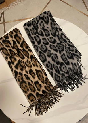 Écharpe cachemire et laine motif léopard grise | marron | carreau, marque: Boutique indépendante, état: Très bon état, 15,00 €, 16,45 € Protection acheteurs incluse