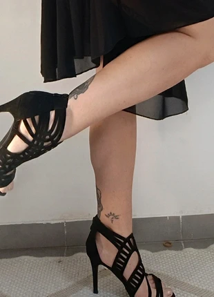 • Sandales à talons ajourées noires – Bestelle – Pointure 39, marke: Bestelle, zustand: Sehr gut, größe: 39, 20,00 €, 21,70 € inklusive Vinted-Käuferschutz