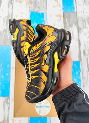 Baskets Sneackers Nike Air Max Plus TN Enfants << Black Yellow >> Taille 31, marca: Nike, estado: Muito bom, tamanho: 31, €35.00, €37.45 inclui Proteção do Comprador Pro