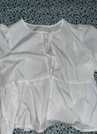 camicetta blusa con fiocchi maniche tre quarti coquette blouse with bows, marke: Shein, zustand: Neu, mit Etikett, größe: XL / 42 / 14, 8,00 €, 9,10 € inklusive Vinted-Käuferschutz