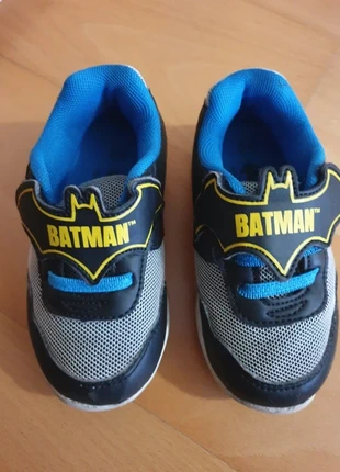 Ténis com luzes Batman Tam24, marca: Batman, estado: Satisfatório, tamanho: 24, €2.00, €2.80 inclui Proteção do Comprador