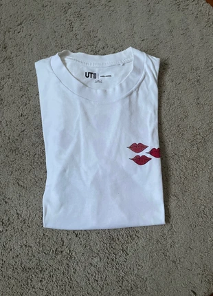 TEE shirt kaws, marque: Kaws, état: Très bon état, taille: XS, 20,00 €, 21,70 € Protection acheteurs incluse