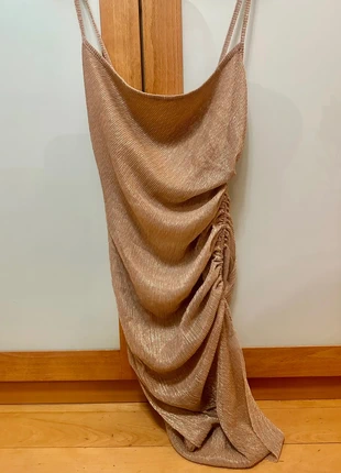 Elegantes Metallic-Abendkleid von PrettyLittleThing – Gold-Beige, Größe 44 (EU), marque: PrettyLittleThing, état: Très bon état, taille: XXL / 44 / 16, 9,00 €, 10,15 € Protection acheteurs incluse