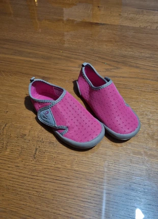 Chaussons de sport enfant, marque: Decathlon, état: Neuf sans étiquette, taille: 28, 2,00 €, 2,80 € Protection acheteurs incluse