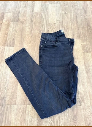 Jean noir slim Jules en taille 40 (W30 et L32), marque: Jules, état: Très bon état, taille: L, 5,90 €, 6,90 € Protection acheteurs incluse