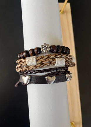 Set van 3 armbanden, waarvan 2 verstelbaar en 1 rekbaar, staat: Nieuw zonder prijskaartje, € 1,95, € 2,75 inclusief Kopersbescherming