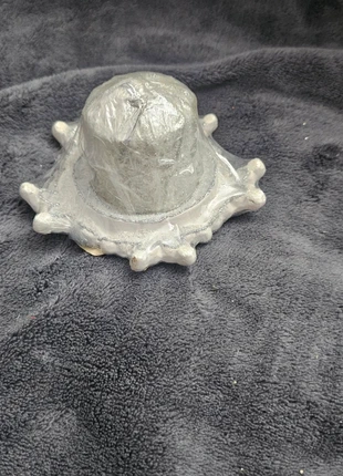 Vela decorativa plateada con base en forma de estrella – adorno navideño (precio por unidad), merk: Amscan, staat: Nieuw met prijskaartje, € 5,00, € 5,95 inclusief Kopersbescherming