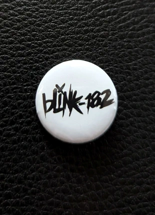 Blink-182 button – zwart logo op wit – 25mm, marque: blink 182, état: Neuf sans étiquette, 1,50 €, 2,28 € Protection acheteurs incluse