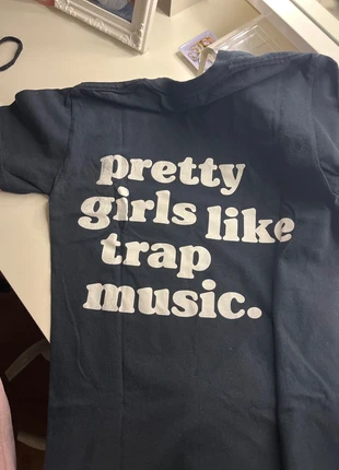 Maglia “pretty girls like trap music”, marque: deltanove studios, état: Très bon état, taille: S, 10,00 €, 11,20 € Protection acheteurs incluse