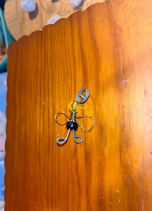 Pingente de abelha, marca: De, estado: Novo sem etiquetas, €4.00, €4.90 inclui Proteção do Comprador