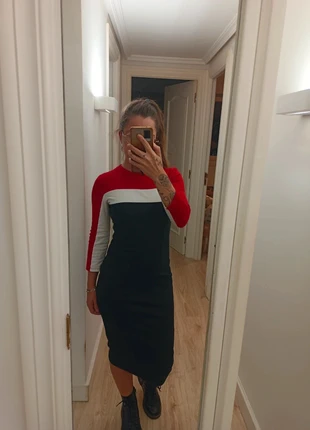 Vestido color block tricolor ZARA Trafaluc rojo blanco negro manga francesa
, talla S, marque: Zara Trafaluc, état: Très bon état, taille: S / 36 / 8, 15,00 €, 16,45 € Protection acheteurs incluse