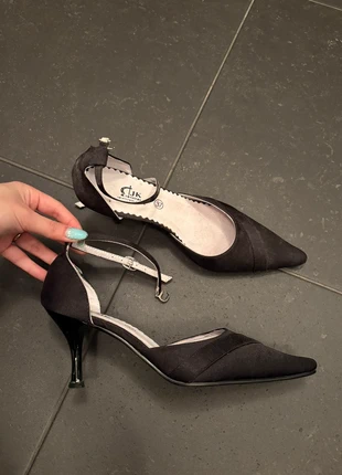 Lage hakken, merk: Alternative, staat: Heel goed, maat: 37, € 5,00, € 5,95 inclusief Kopersbescherming