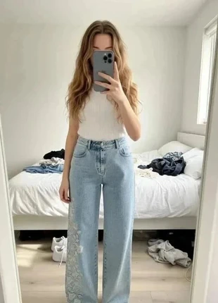 jean droit bleu délavé à broderies florales #109, marque: Fleur de Denim, état: Très bon état, taille: M / 38 / 10, 56,99 €, 60,54 € Protection acheteurs incluse