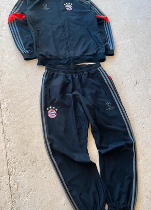 Track Suit Bayern Munchen FC Adidas vintage baggy parachute 2000’s y2k, marque: adidas, état: Très bon état, taille: L, 80,00 €, 84,70 € Protection acheteurs incluse