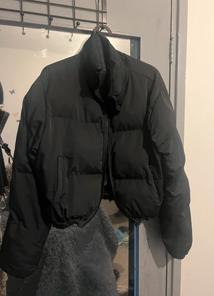 Black pufferjacket, merk: Shein, staat: Nieuw zonder prijskaartje, maat: M / 38 / 10, € 8,00, € 9,10 inclusief Kopersbescherming