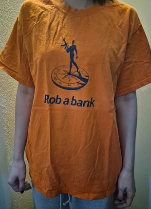 T-Shirt - Rob a bank (Rabobank) - Orange/Male/L, merk: Bank, staat: Goed, maat: L, € 15,00, € 16,45 inclusief Kopersbescherming