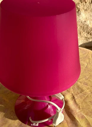 Lampe de bureau / chevet | Couleur fuchsia, marca: IKEA, estado: Muito bom, €5.00, €5.95 inclui Proteção do Comprador
