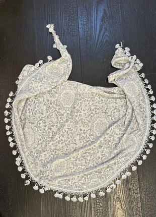 Grijs sjaaltje, brand: La Boutique, condizioni: Ottime, €1.75, €2.54 include la Protezione acquisti