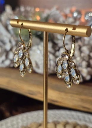 Boucles d'oreilles dormeuses strass cristal blanc et dorée, merk: Blossom, staat: Nieuw zonder prijskaartje, € 16,00, € 17,50 inclusief Kopersbescherming Pro