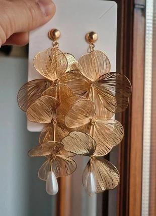 Pendientes pétala dorada, merk: Zara, staat: Heel goed, € 4,75, € 5,69 inclusief Kopersbescherming