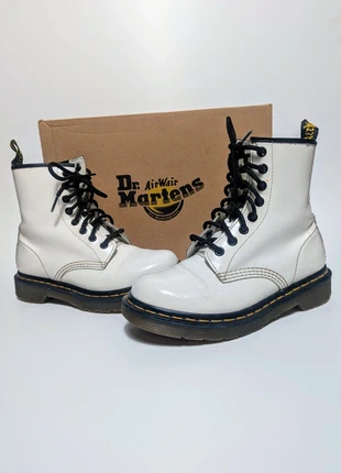 Chaussure Dr. Martens 1460W en 8 trous - Blanc Brillant - Pointure 36 - Bon état, marque: Dr. Martens, état: Bon état, taille: 36, 35,00 €, 37,45 € Protection acheteurs incluse