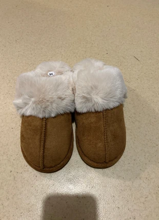 Pantoufles avec moumoute, état: Neuf avec étiquette, taille: 38, 25,00 €, 26,95 € Protection acheteurs incluse