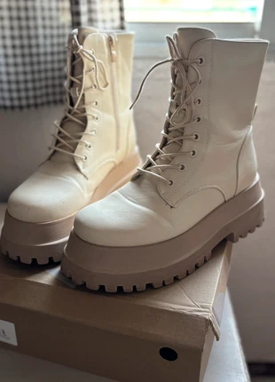 Cream combat boots, marca: Alta Moda, estado: Muy bueno, tamaño: 38, 6,00 €, 7,00 € Protección al comprador incluida