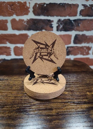 Lot de 5 dessous de verre en liège Metallica, marca: Metallica, estado: Novo sem etiquetas, €4.00, €4.90 inclui Proteção do Comprador Pro