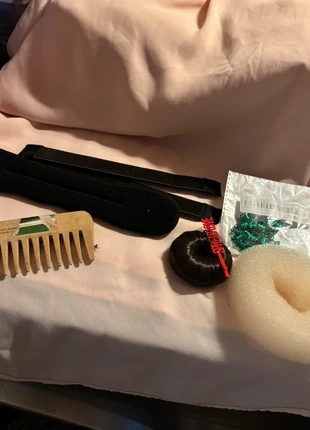 Lot accessoire coiffure peigne, merk: The Body Shop, staat: Heel goed, € 3,00, € 3,85 inclusief Kopersbescherming