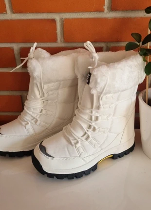 Bottes de neige blanc doublé fourrures., condition: New without tags, size: 39, €25.00, €26.95 includes Buyer Protection